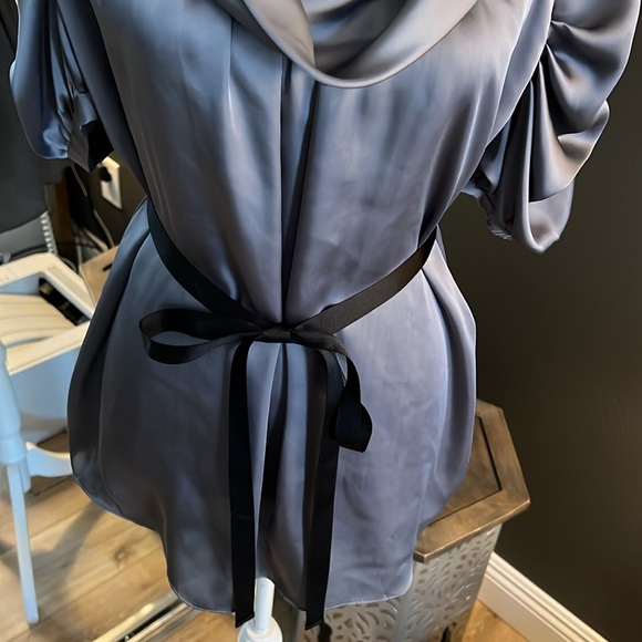 1 hour sale. BCBG Maxazria, gray blouse, size small - Picture 4 of 8